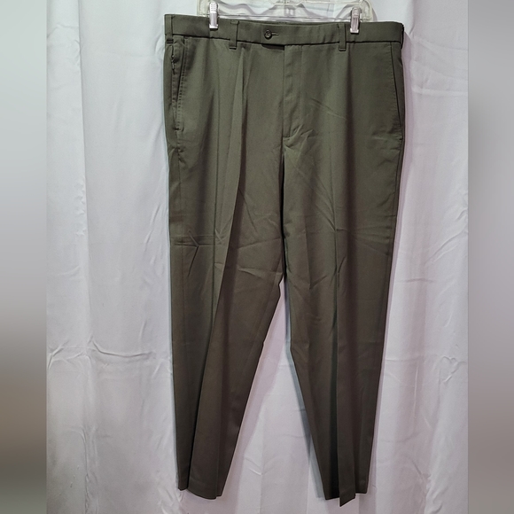 Dockers Men's Gray Workday Khakis Classic Fit Pleated Dress Pants Size 38X29 EUC - Picture 2 of 11